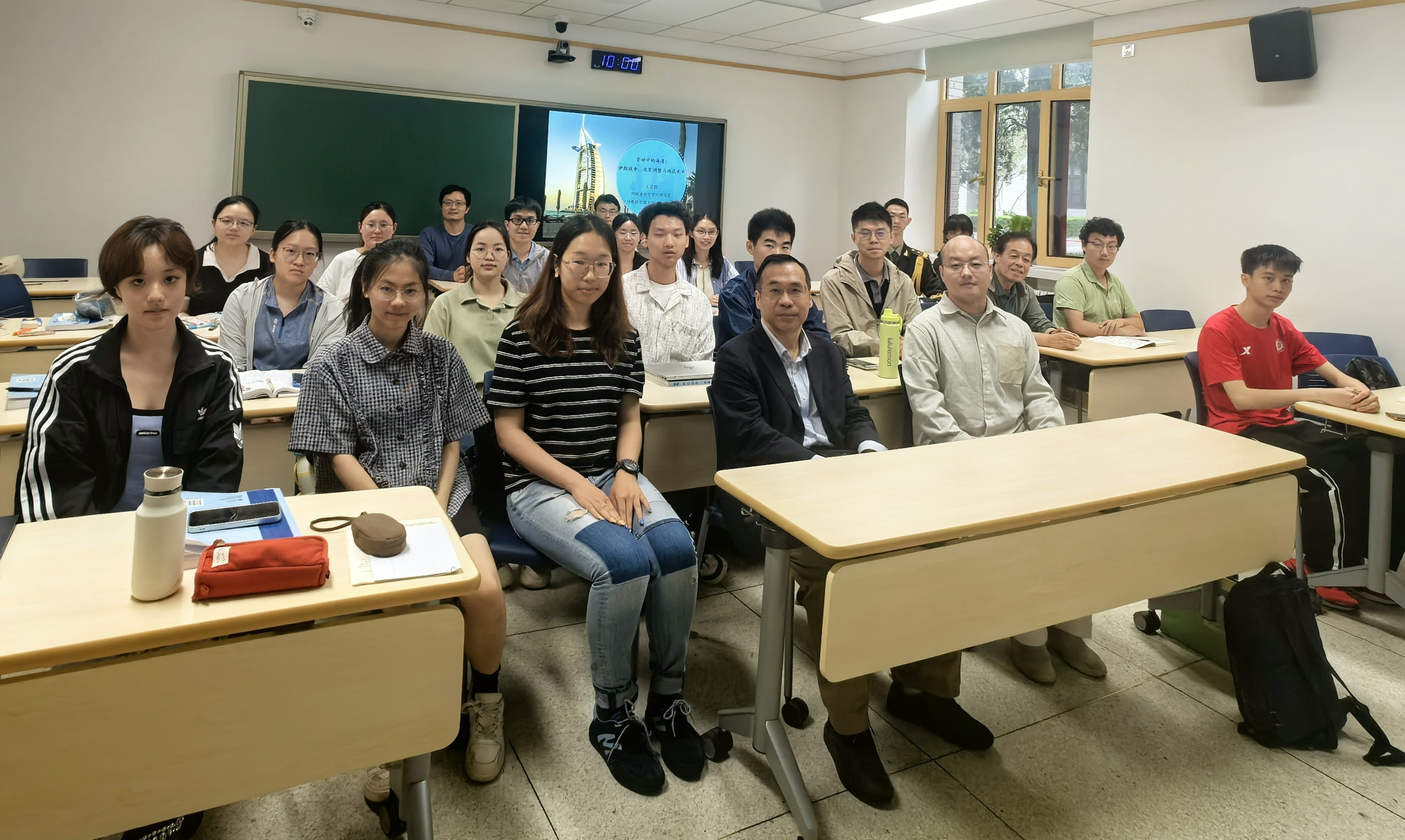 王霆懿讲座:海湾地区战争一线观察与地缘格局演变 (1).jpg 王霆懿讲座:海湾地区战争一线观察与地缘格局演变 (1).jpg